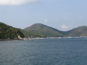 Koh larn sijaitsee lyhyen merimatkan päässä Pattayasta- suosittelen! Matka saarelle noin 50snt/suunta (omatoimisille, muille yht. 10 e))